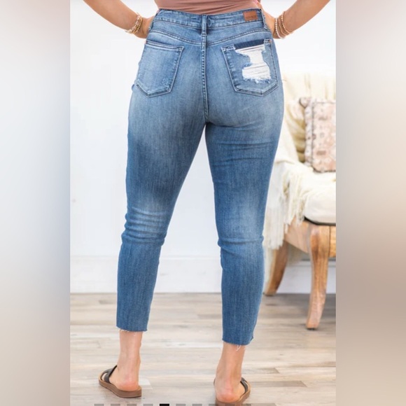 Judy Blue High-Rise Raw Hem Relaxed Fit Jean Sz 3/26 Item# BA - Picture 3 of 8